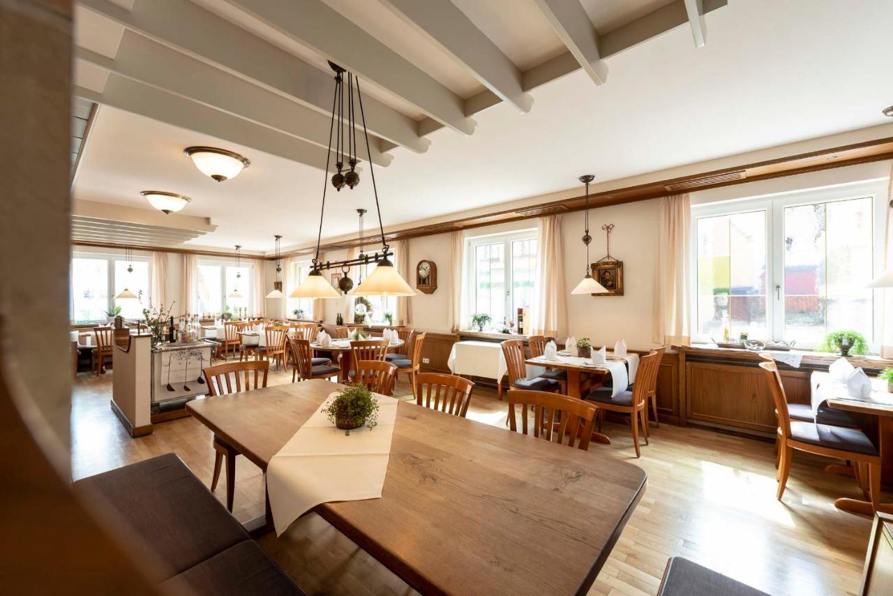 Hotel Gasthof Krone Niederstetten Экстерьер фото