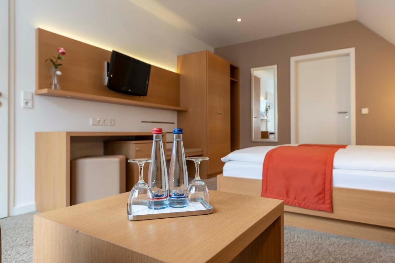Hotel Gasthof Krone Niederstetten Экстерьер фото