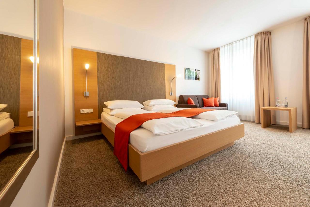 Hotel Gasthof Krone Niederstetten Экстерьер фото