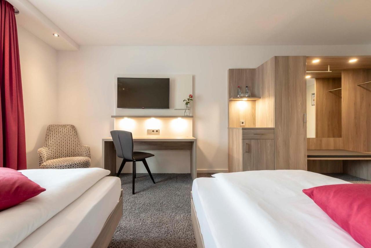 Hotel Gasthof Krone Niederstetten Экстерьер фото