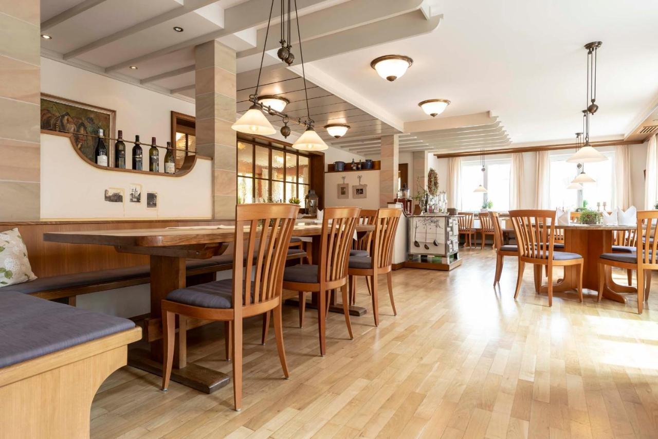 Hotel Gasthof Krone Niederstetten Экстерьер фото