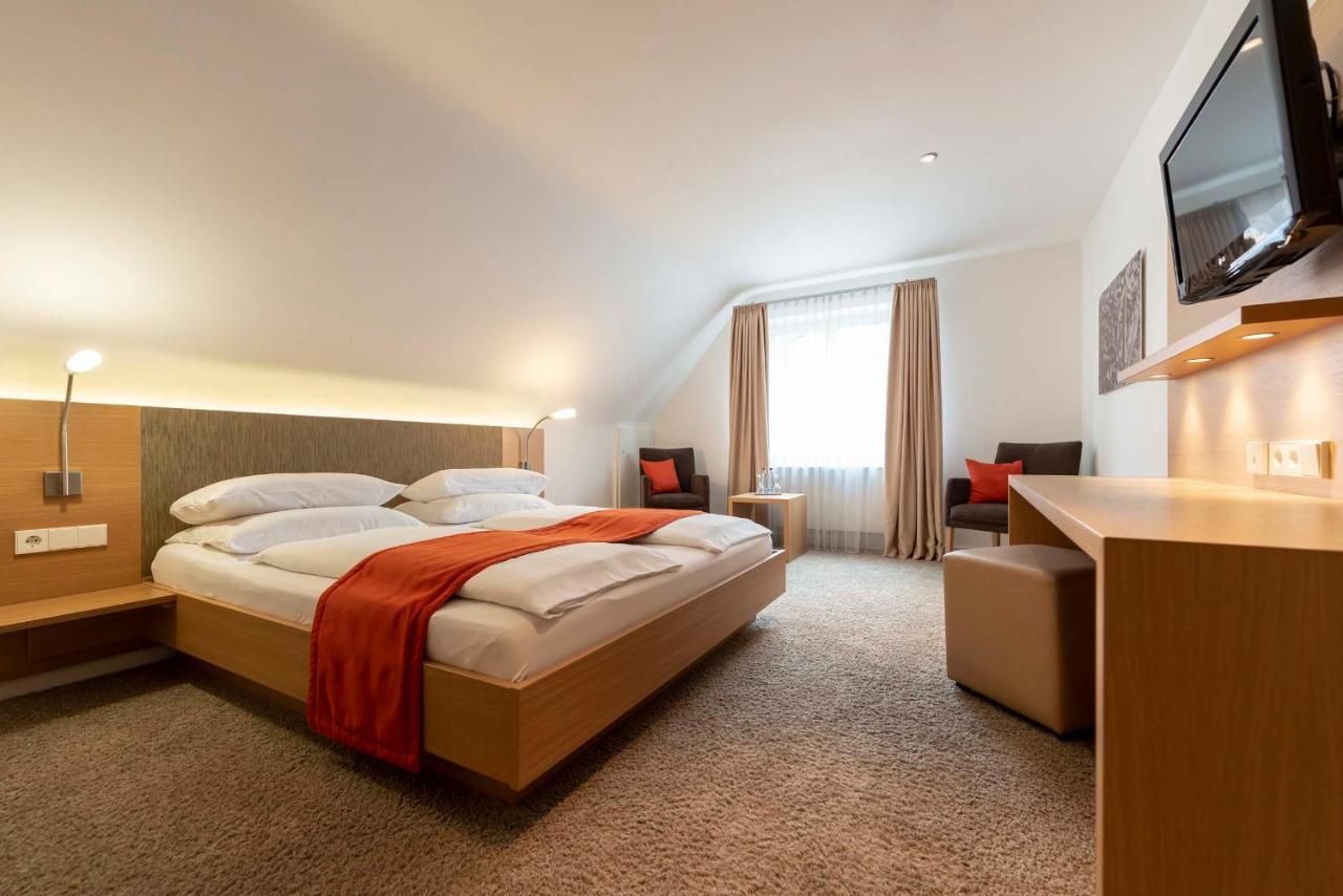 Hotel Gasthof Krone Niederstetten Экстерьер фото