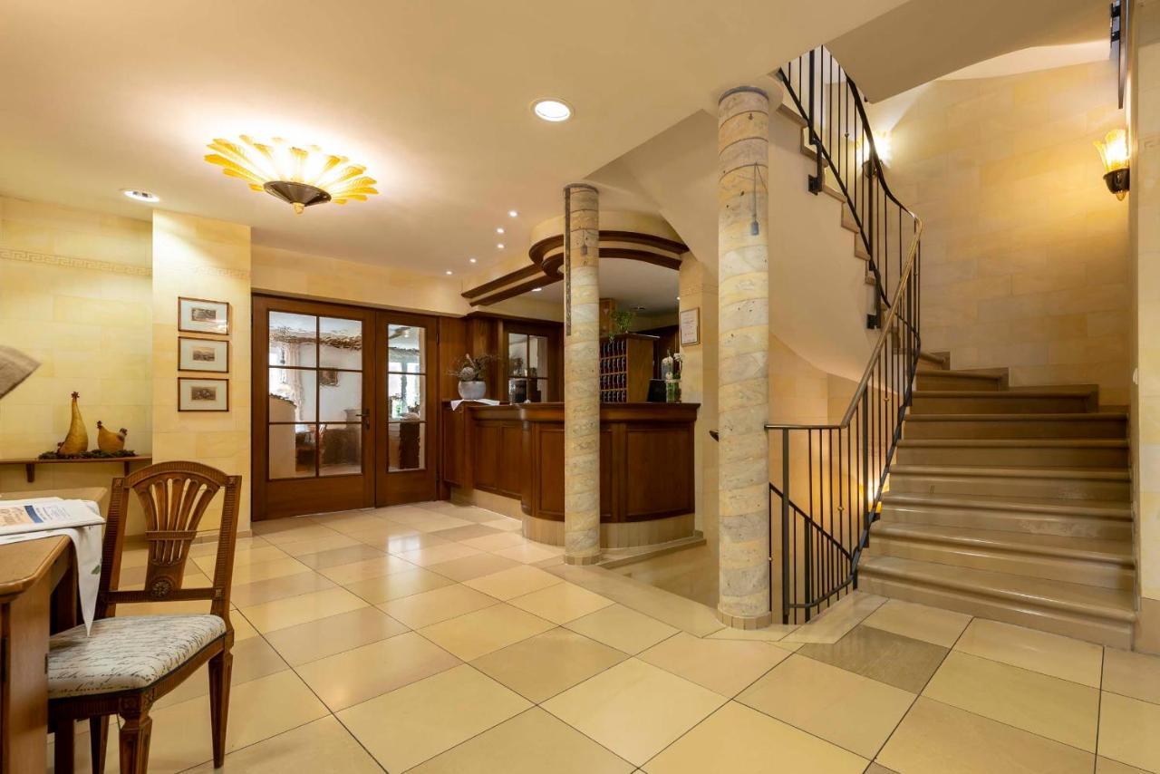 Hotel Gasthof Krone Niederstetten Экстерьер фото
