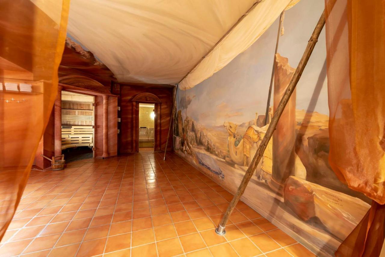 Hotel Gasthof Krone Niederstetten Экстерьер фото