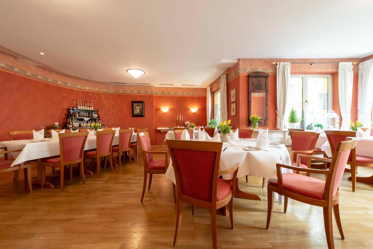 Hotel Gasthof Krone Niederstetten Экстерьер фото
