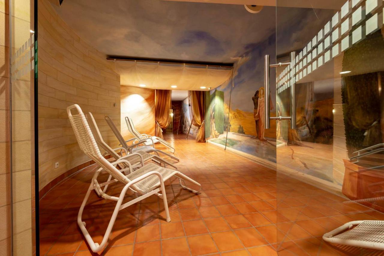 Hotel Gasthof Krone Niederstetten Экстерьер фото