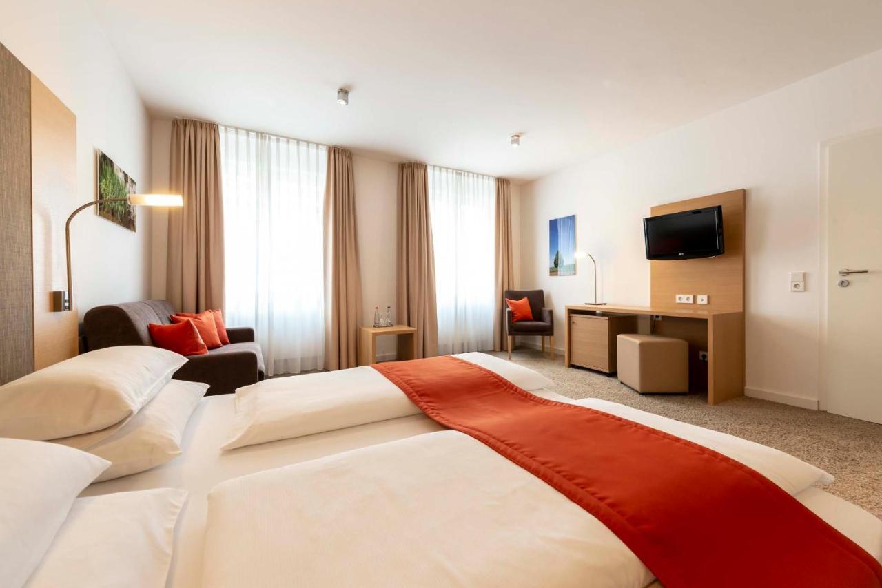 Hotel Gasthof Krone Niederstetten Экстерьер фото